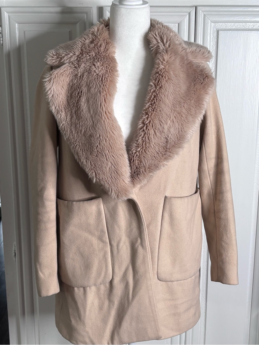 Zara Basic Wool Blend Coat Faux Fur Shawl Collar Beige Patch Pocket XS - Picture 4 of 9
